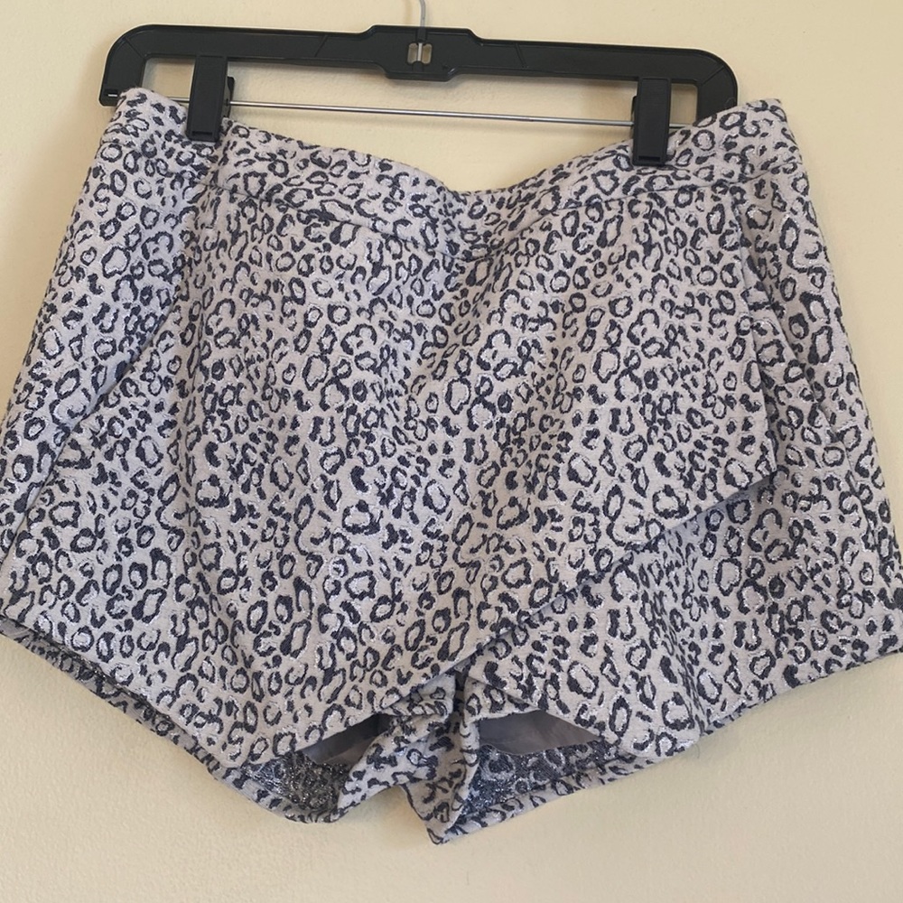 Express black and white skorts